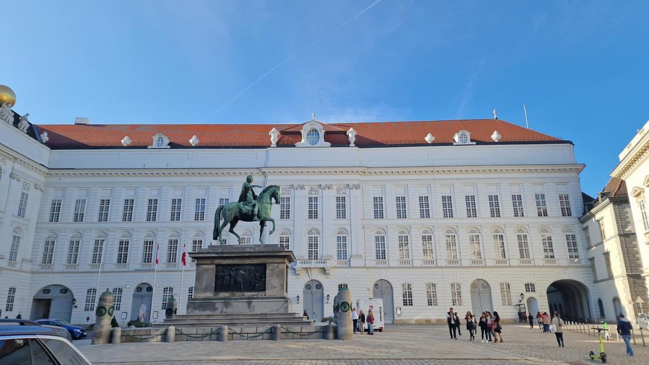 Elegance - Hofburg Hotel 4*