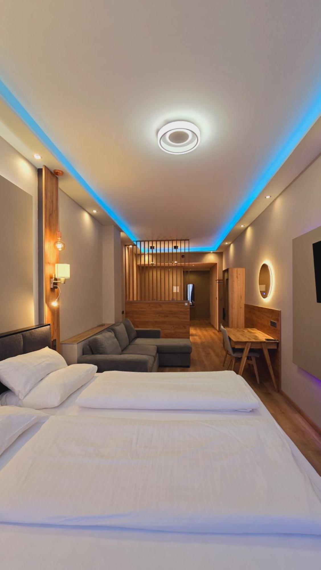 Elegance Hotel